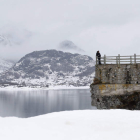 Estado en el que se encuentra el pantano del Porma, totalmente rodeado de nieve.