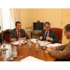 Jesús Suárez, Javier Cepedano, Francisco Álvarez y Domingo Fuertes, durante la reunión de ayer sobre