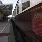 El tren turístico por excelencia en España, en la estación de Astorga. ARCHIVO