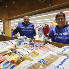 Campaña del banco de alimentos en los supermercados, el pasado invierno. JESÚS F. SALVADORES