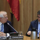 Borrell con Patxi López, que preside la Comisión para la Reconstrucción Social y Económica. FERNANDO ALVARADO