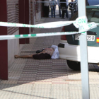 Cadáver del hombre tiroteado en 2008 en Villaobispo. NORBERTO