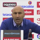 Abelardo perdió los papeles ante la pregunta de un periodista en rueda de prensa.
