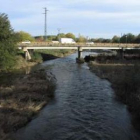 El río Tuerto a su paso por La Bañeza en una imagen de archivo.