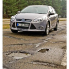 Recreación en pista de pruebas de las peores condiciones reales a las que se enfrentará un coche.