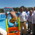 El alcalde, Marcos Martínez, en la presentación de las nuevas piscinas municipales.
