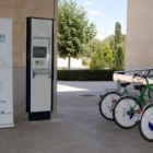 Una de las bancadas de recogida y depósito de las bicis está en la plaza del Consistorio.