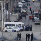 Fuerzas de seguridad y unidades de emergencia en la céntrica calle Loi de Bruselas.