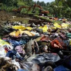 La víctimas del tsunami se amontonan en un distrito de Indonesia