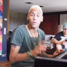Neymar canta: "Yo necesito".
