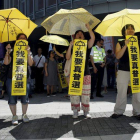 Manifestantes hongkoneses prodemocracia con paragüas amarillos, el símbolo de la revuelta estudantil en Hong Kong.
