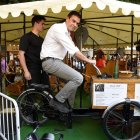 Sánchez, en el carrusel ecológico de Granada. MIGUEL ÁNGEL MOLINA