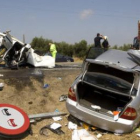 Dos de los tres vehículos involucrados en el accidente en el kilómetro 566 de la N-IV.