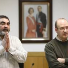 Javier Fuente (CC.OO.) y Fabricio Gómez (CSI-CSIF) durante la asamblea de trabajadores de ayer