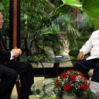 Moratinos y Raúl Castro en la reunión que mantuvieron el miércoles en La Habana.