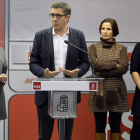 Patxi López, ayer, con los candidatos del PSOE por la provincia de Palencia.