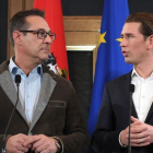 El democristiano austriaco Sebastian Kurz (derecha) y el ultraderechista Heinz-Christian Strache, el 15 de diciembre del 2017, en Viena.