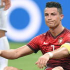 Cristiano Ronaldo se ve fuera del Mundial de Brasil.