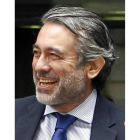 El magistrado Enrique López (c), nombrado hoy por el Consejo de Ministros magistrado del Tribunal Constitucional.