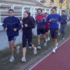 Los atletas de la prueba popular, en la foto algunos en la Escuela de Entrenamiento, serán ayudados