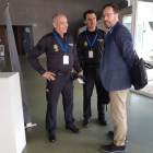 Los expertos de la Comisaría de Ponferrada junto el ingeniero del Incibe Juan Delfín. DL