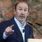 Rubalcaba, en un acto sobre política fiscal, el pasado 13 de abril en Badajoz.