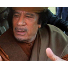 Muamar Gadafi, el pasado 10 de abril, en el complejo presidencial de Bab Al Azizia, en Trípoli.