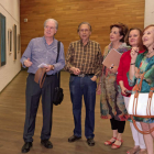 Antonio Merayo y Marcelino Cuevas, coordinador y comisario de la exposición, respectivamente; Marisa Valbuena, del departamento de exposiciones del Ayuntamiento; Rosa María Olmos, estudiosa de la obra de Pablo Gago; y Charo Valencia, amiga del pintor. DL