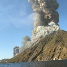 Erupción del volcán Estrómboli, este miércoles.