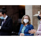 Pablo Iglesias junto a nadia Calviño y Teresa Ribero. CHEMA MOYA