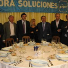 Carrasco y otros cargos del PP al inicio de la cena de Navidad celebrada ayer en Astorga.