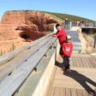 Turistas en el mirador de Orellán, dentro del municipio de Borrenes.