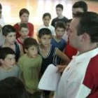 Los monitores de Baloncesto León trabajan ya con los más pequeños