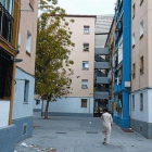 Bloques con pisos 'okupados' en el barrio de Sant Roc.