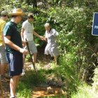Vecinos de Tedejo en el lugar donde se realizaba el ritual de los encanijados.