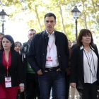 El secretario general del PSOE, Pedro Sánchez, y la presidenta, Cristina Narbona, junto a otros líderes socialistas como Adriana Lastra y Miquel Iceta, tras la celebración del Consejo de Política Federal.