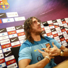 El capitán del Barça, Carles Puyol, durante la rueda de prensa que dio ayer.