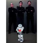 Miguel Carriegos, Juan Felipe García, Vicente Matellán y el robot Nao, vistos por usted y por Nao.