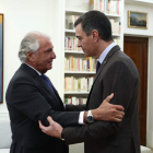 Pedro Sánchez con el presidente de la Federación de Comunidades Judías en España, Isaac Benza. FERNANDO CALVO