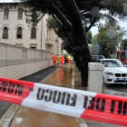 Los equipos de rescate han acordonado un edificio, en Livorno, donde se han encontrado los cuerpos de cinco personas.