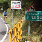 Carretera provincial, propiedad de la Diputación, que da acceso a Lugo por los Ancares.