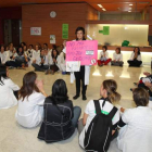 Las enfermeras en el vestíbulo del Hospital; la huelga paralizó el hospital leonés.