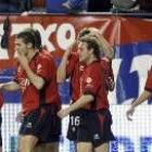 Valdo, el último por la derecha, celebra un gol de su equipo esta temporada