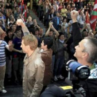 Los dirigentes de la izquierda aberzale, Etxeberria y Permach, en un acto en San Sebastián.