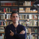 Ariel Andrés Almada, exitoso escritor argentino de libros infantiles, se ha instalado en León atraído por una ciudad que asegura ideal para su trabajo. JESÚS F. SLAVADORES