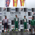 David Vidales en el tercer peldaño del podio de la carrera disputada en el circuito Fernando Alonso. DL