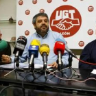 Felipe de Diego, en el centro, explicó las reivindicaciones de UGT hacia los servicios de Renfe