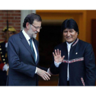 Mariano Rajoy y Evo Morales, ante el palacio de La Moncloa.