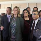 La ministra de Ciencia y Tecnología atiende a la explicación en un momento de la visita.