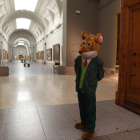 El ratón periodista, en su primera visita al Prado para investigar un robo. J. J. GUILLÉN